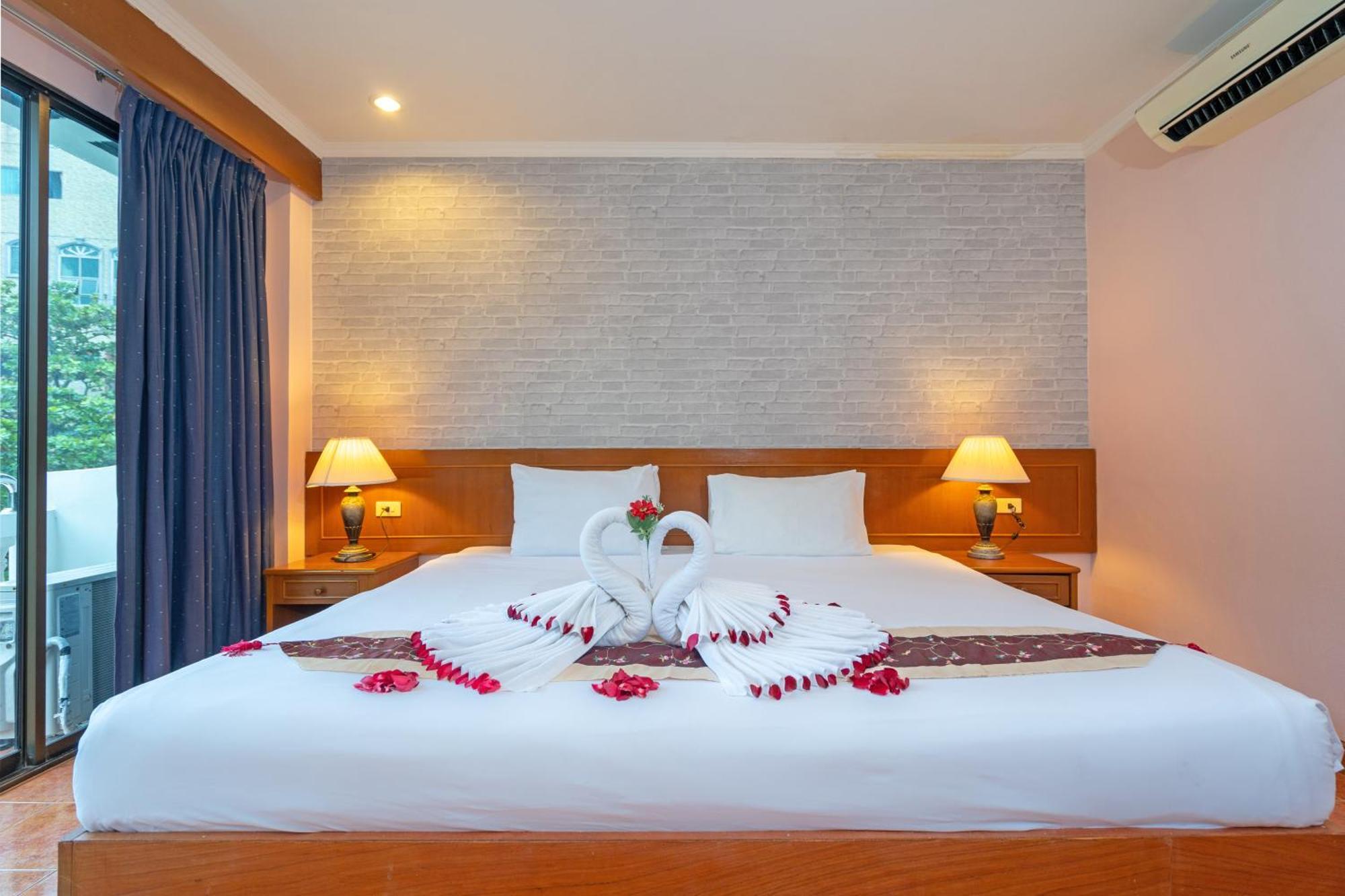 Patong Central Residence And Apartment Luaran gambar