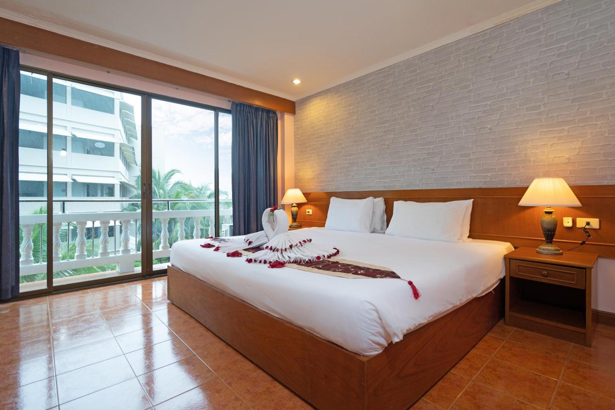 Patong Central Residence And Apartment Luaran gambar