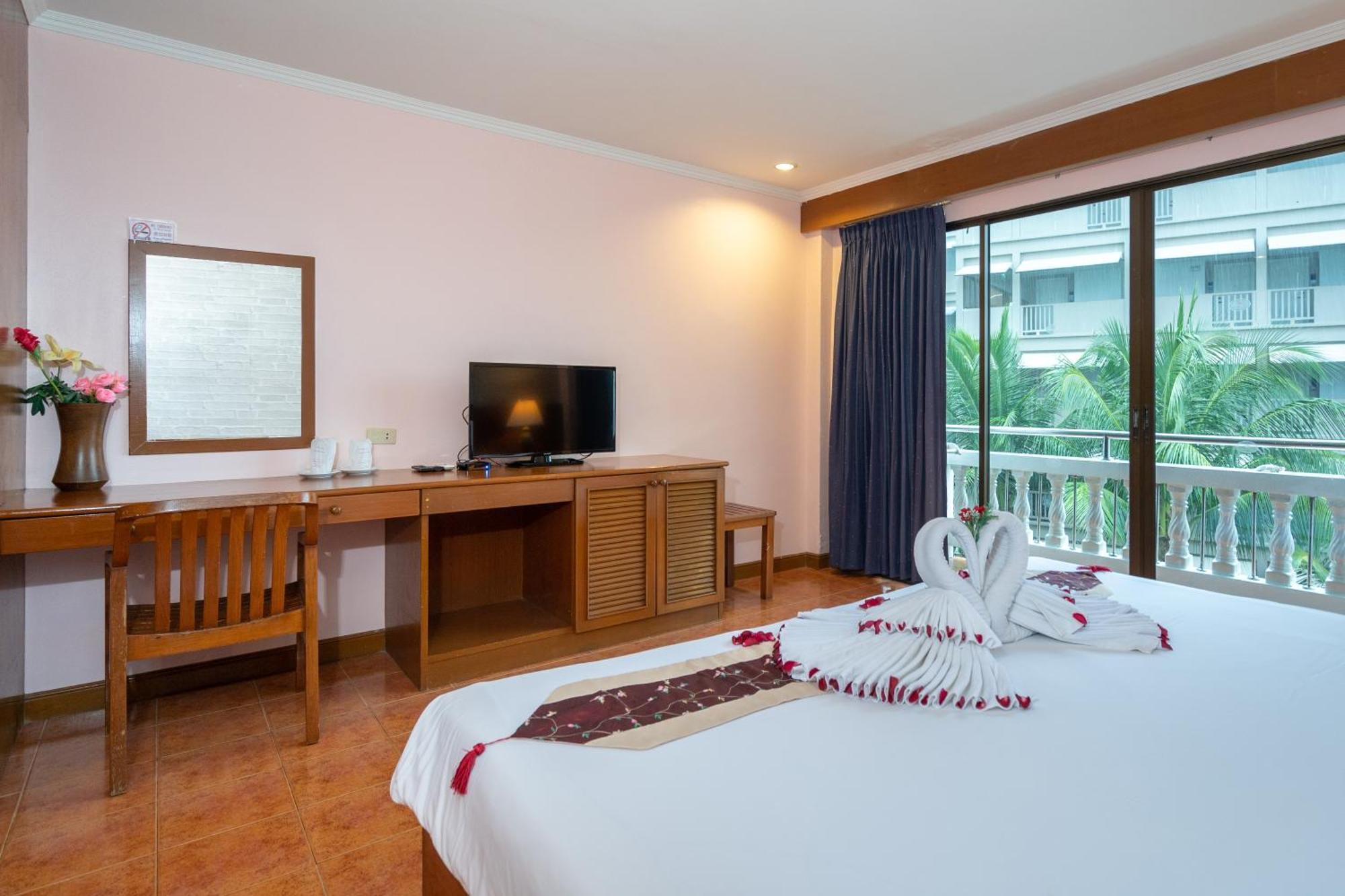 Patong Central Residence And Apartment Luaran gambar