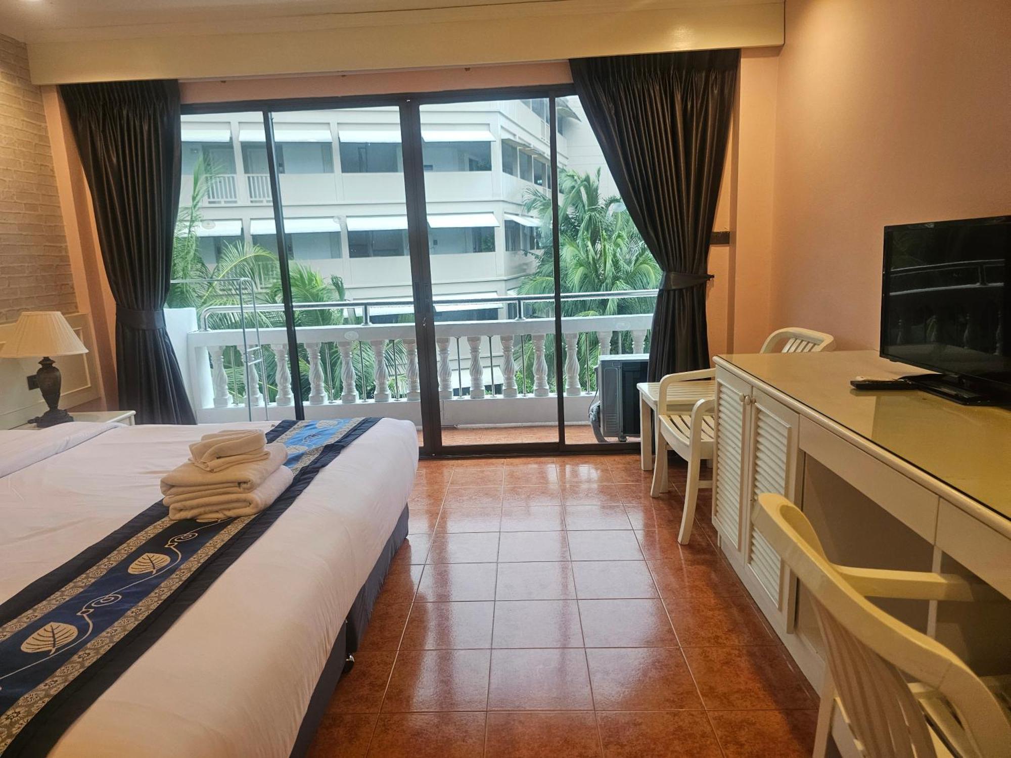 Patong Central Residence And Apartment Luaran gambar