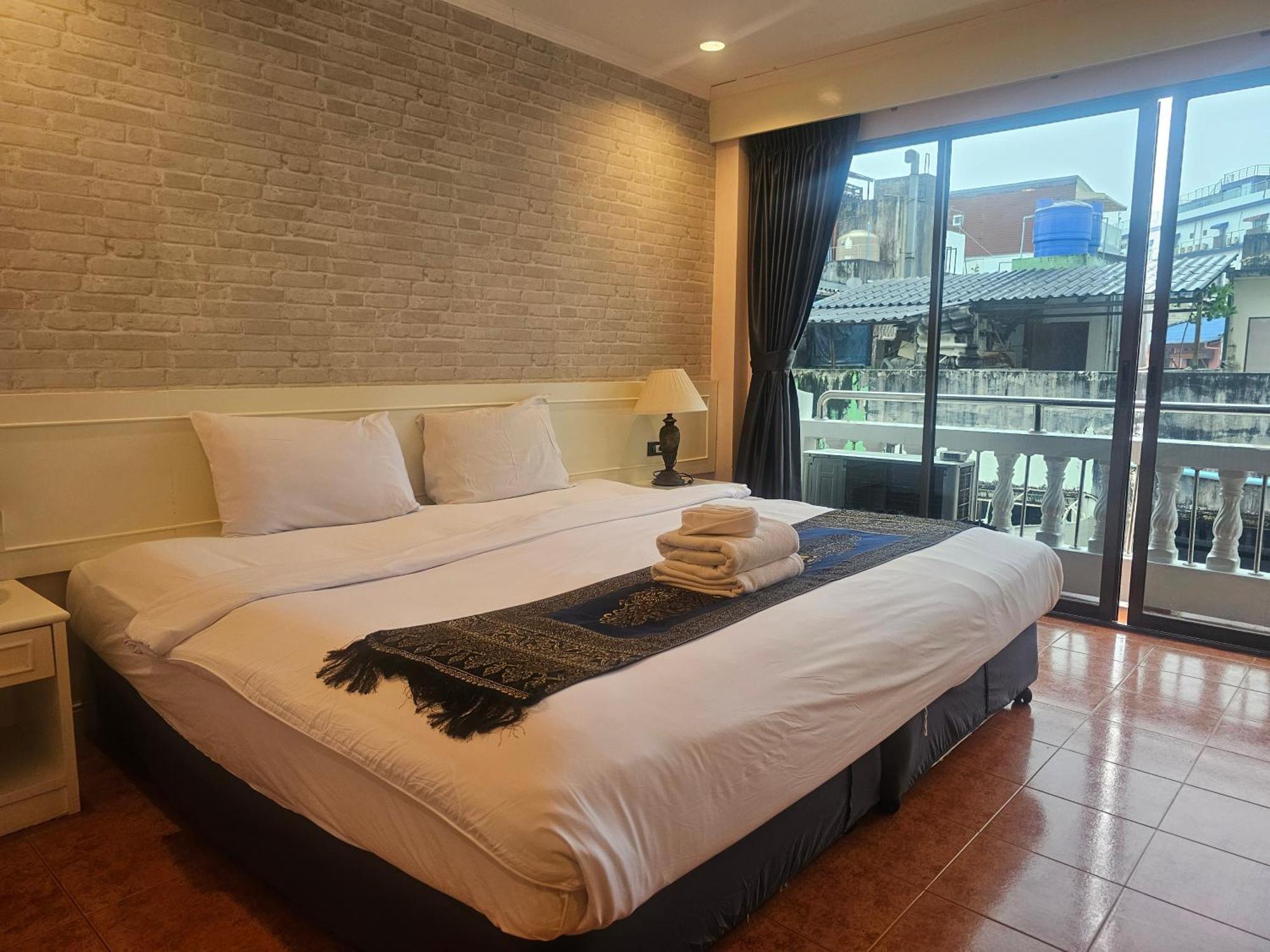 Patong Central Residence And Apartment Bilik gambar