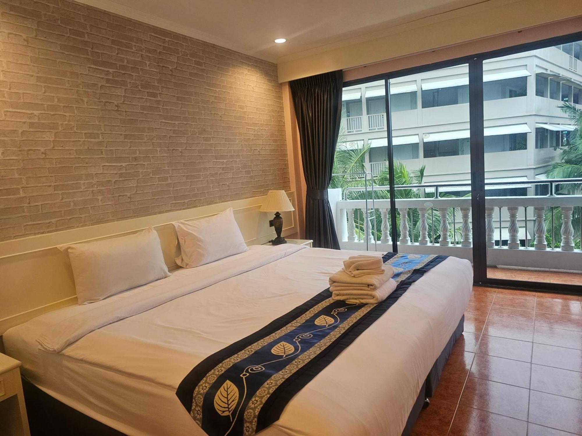 Patong Central Residence And Apartment Luaran gambar